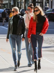 Bella Hadid, Gigi Hadid and Yolanda Hadid - Out and about in Manhattan (January 29, 2017)