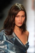 Белла Хадид (Bella Hadid) Alexandre Vauthier Spring 2017 Couture (64xHQ) 711a19530809793