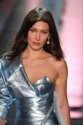 Белла Хадид (Bella Hadid) Alexandre Vauthier Spring 2017 Couture (64xHQ) 9fa4d5530809837
