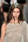 Белла Хадид (Bella Hadid) Alexandre Vauthier Spring 2017 Couture (64xHQ) C62d17530809988