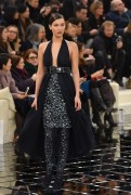 Белла Хадид (Bella Hadid) Chanel Haute Couture SS 2017 (75xHQ) 03a9b2530810580