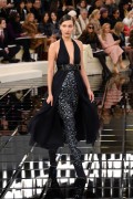 Белла Хадид (Bella Hadid) Chanel Haute Couture SS 2017 (75xHQ) 17b1f0530810779
