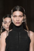Белла Хадид (Bella Hadid) Givency Fall 2017 Menswear (43xHQ) 2a4ae5530812145