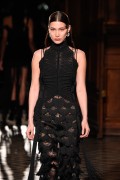 Белла Хадид (Bella Hadid) Givency Fall 2017 Menswear (43xHQ) 56c480530812735