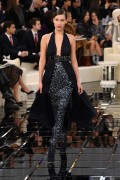Белла Хадид (Bella Hadid) Chanel Haute Couture SS 2017 (75xHQ) 576f2e530810679