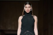 Белла Хадид (Bella Hadid) Givency Fall 2017 Menswear (43xHQ) 5f3784530812492