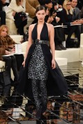 Белла Хадид (Bella Hadid) Chanel Haute Couture SS 2017 (75xHQ) 6d4352530810519
