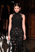 Белла Хадид (Bella Hadid) Givency Fall 2017 Menswear (43xHQ) 6d7361530812333