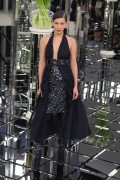 Белла Хадид (Bella Hadid) Chanel Haute Couture SS 2017 (75xHQ) 7adf47530811310
