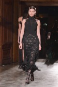 Белла Хадид (Bella Hadid) Givency Fall 2017 Menswear (43xHQ) A3e559530812553