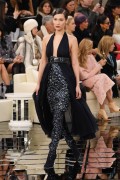 Белла Хадид (Bella Hadid) Chanel Haute Couture SS 2017 (75xHQ) B2b7cd530811938