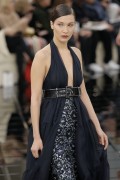 Белла Хадид (Bella Hadid) Chanel Haute Couture SS 2017 (75xHQ) B57055530811918