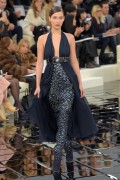 Белла Хадид (Bella Hadid) Chanel Haute Couture SS 2017 (75xHQ) Cc11ad530811338