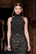 Белла Хадид (Bella Hadid) Givency Fall 2017 Menswear (43xHQ) Cdca12530812096
