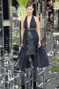 Белла Хадид (Bella Hadid) Chanel Haute Couture SS 2017 (75xHQ) Ddab7f530811439