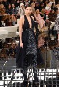 Белла Хадид (Bella Hadid) Chanel Haute Couture SS 2017 (75xHQ) E761b6530810833