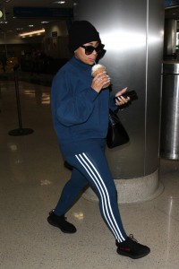 Blac Chyna - Gets Starbucks as soon as she touches down at LAX in Los Angeles, 09 February 2017