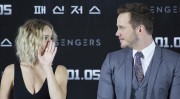 Крис Пратт, Дженнифер Лоуренс (Chris Pratt, Jennifer Lawrence) Passengers Photocall & Press Conference at CGV Theater (Seoul, 16.12.2016) (68xHQ) 2a2726536486833