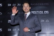 Крис Пратт, Дженнифер Лоуренс (Chris Pratt, Jennifer Lawrence) Passengers Photocall & Press Conference at CGV Theater (Seoul, 16.12.2016) (68xHQ) 490f9b536486234