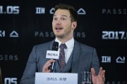 Крис Пратт, Дженнифер Лоуренс (Chris Pratt, Jennifer Lawrence) Passengers Photocall & Press Conference at CGV Theater (Seoul, 16.12.2016) (68xHQ) 4da983536485850