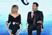 Крис Пратт, Дженнифер Лоуренс (Chris Pratt, Jennifer Lawrence) 'Passengers' Press Conference in Beijing, 17.12.2016 (101xHQ) 6b6a09536488174