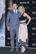 Крис Пратт, Дженнифер Лоуренс (Chris Pratt, Jennifer Lawrence) Passengers Photocall & Press Conference at CGV Theater (Seoul, 16.12.2016) (68xHQ) 9f5b68536485571