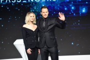 Крис Пратт, Дженнифер Лоуренс (Chris Pratt, Jennifer Lawrence) 'Passengers' Press Conference in Beijing, 17.12.2016 (101xHQ) Cf0d01536488847