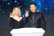 Крис Пратт, Дженнифер Лоуренс (Chris Pratt, Jennifer Lawrence) 'Passengers' Press Conference in Beijing, 17.12.2016 (101xHQ) Ead37b536488742