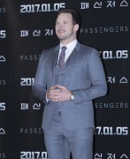 Крис Пратт, Дженнифер Лоуренс (Chris Pratt, Jennifer Lawrence) Passengers Photocall & Press Conference at CGV Theater (Seoul, 16.12.2016) (68xHQ) Ff68a6536486650