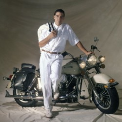 Джордж Клуни (George Clooney) Harry Langdon Photoshoot 1992 (2xHQ) F3c421538405196