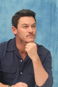 Люк Эванс (Luke Evans) The Beauty and the Beast press conference (Beverly Hills, March 5, 2017) 1244b5538701412