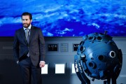 Джейк Джилленхол (Jake Gyllenhaal) Life Photocall at Paris Planetarium (Paris, March 13, 2017) - 34xHQ Ecb9a1538702337