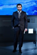 Джейк Джилленхол (Jake Gyllenhaal) Life Photocall at Paris Planetarium (Paris, March 13, 2017) - 34xHQ F5b0fd538702374