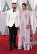 Джейми Дорнан (Jamie Dornan) 89th Annual Academy Awards in Hollywood, 26.02.2017 (151) 9e3183538906027