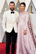 Джейми Дорнан (Jamie Dornan) 89th Annual Academy Awards in Hollywood, 26.02.2017 (151) Af463c538907210