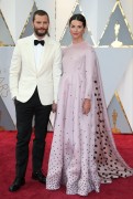 Джейми Дорнан (Jamie Dornan) 89th Annual Academy Awards in Hollywood, 26.02.2017 (151) Badd63538906097