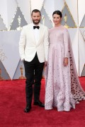 Джейми Дорнан (Jamie Dornan) 89th Annual Academy Awards in Hollywood, 26.02.2017 (151) E041fd538905819