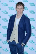 Эдди Редмэйн (Eddie Redmayne) Attend Into Film Awards in London, England, 14.03.2017 (38xHQ) 0ad35a538917710