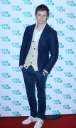 Эдди Редмэйн (Eddie Redmayne) Attend Into Film Awards in London, England, 14.03.2017 (38xHQ) 1f3b97538917689