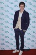 Эдди Редмэйн (Eddie Redmayne) Attend Into Film Awards in London, England, 14.03.2017 (38xHQ) 927580538917577