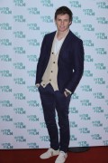 Эдди Редмэйн (Eddie Redmayne) Attend Into Film Awards in London, England, 14.03.2017 (38xHQ) E0aeb7538917595