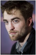 Роберт Паттинсон (Robert Pattinson) from the Brussels Press Conference - 8xHQ 953994539509996