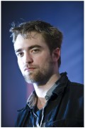 Роберт Паттинсон (Robert Pattinson) from the Brussels Press Conference - 8xHQ 000829539510018