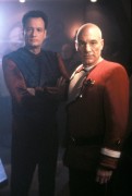 Звездный путь Возмездие / Star Trek Nemesis (Том Харди, Патрик Стюарт, Джонатан Фрейкс, Брент Спайнер, 2002) 6cff25539831970