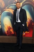 Том Харди (Tom Hardy) Mad Max Fury Road Premiere (Hollywood, May 7, 2015) - 247xНQ Cdfc67539923637