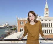 Эмма Стоун (Emma Stone) 'La La Land' Press Conference (Italy - September 1, 2016) 02c9d6540479417