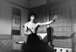 Кулак ярости / Fist of Fury (Брюс Ли / Bruce Lee, 1972) F507fe540773196